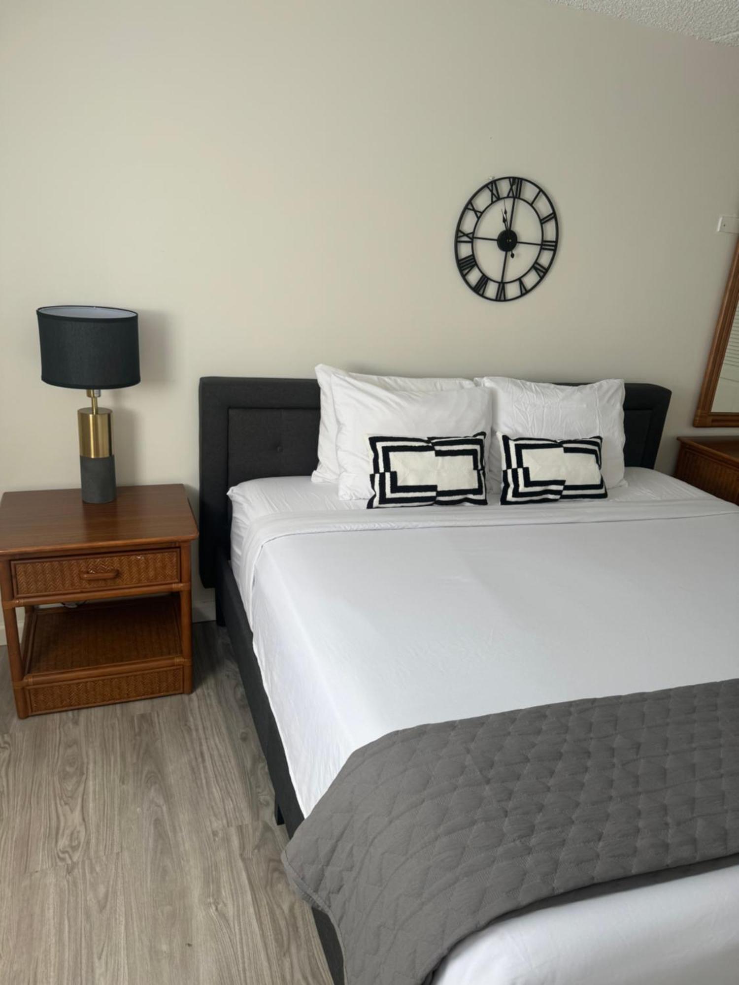 1508- Heart Of Waikiki With Kitchen-Free Parking-King Bed-Corner Unit Apartment Хонолулу Екстериор снимка
